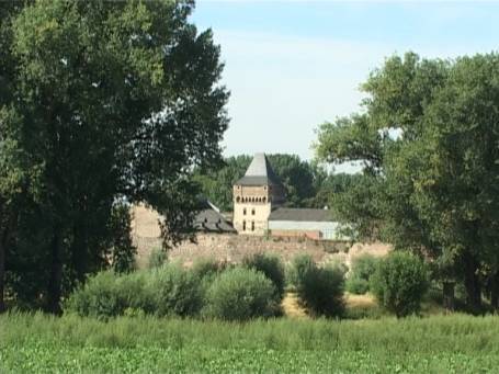 Zons : Burg Friedestrom im Süden