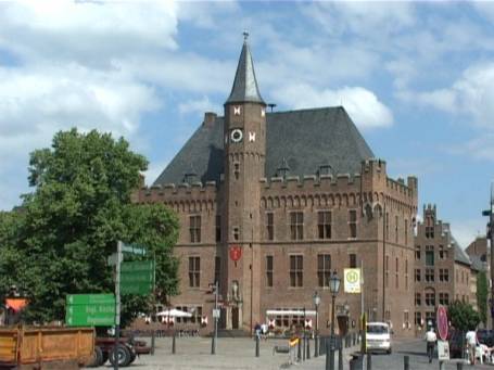 Kalkar : Rathaus mit Marktplatz