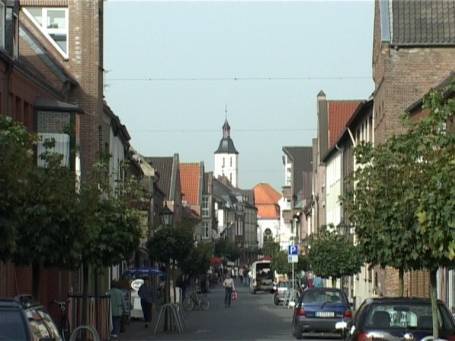 Xanten : Evang. Kirche im Hintergrund, Marsstraße