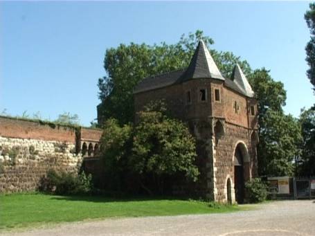 Zons : Südtor der Burganlage